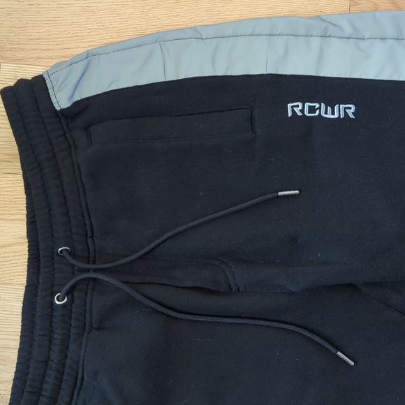 Rocawear. Men's Drawstring Joggers. Size Large. - Picture 3 of 7